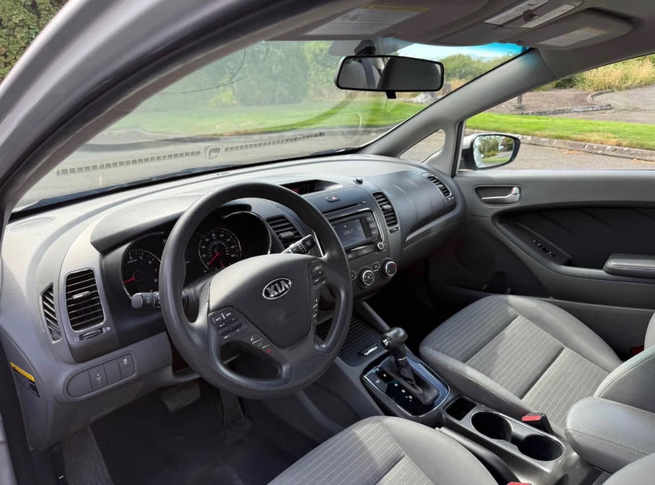 2017 Kia Forte - Image 8