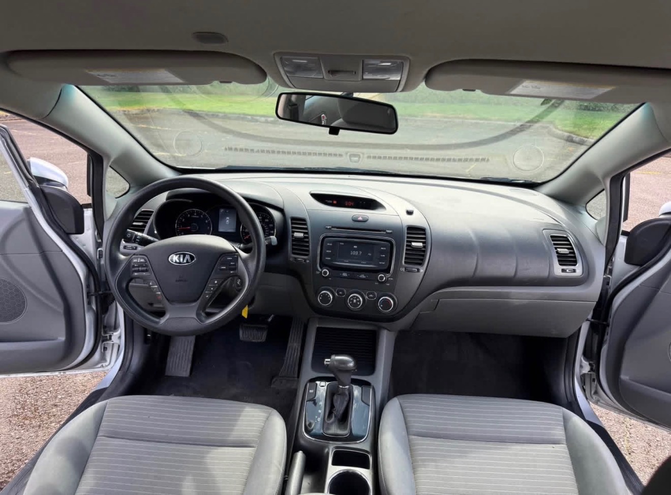2017 Kia Forte - Image 10